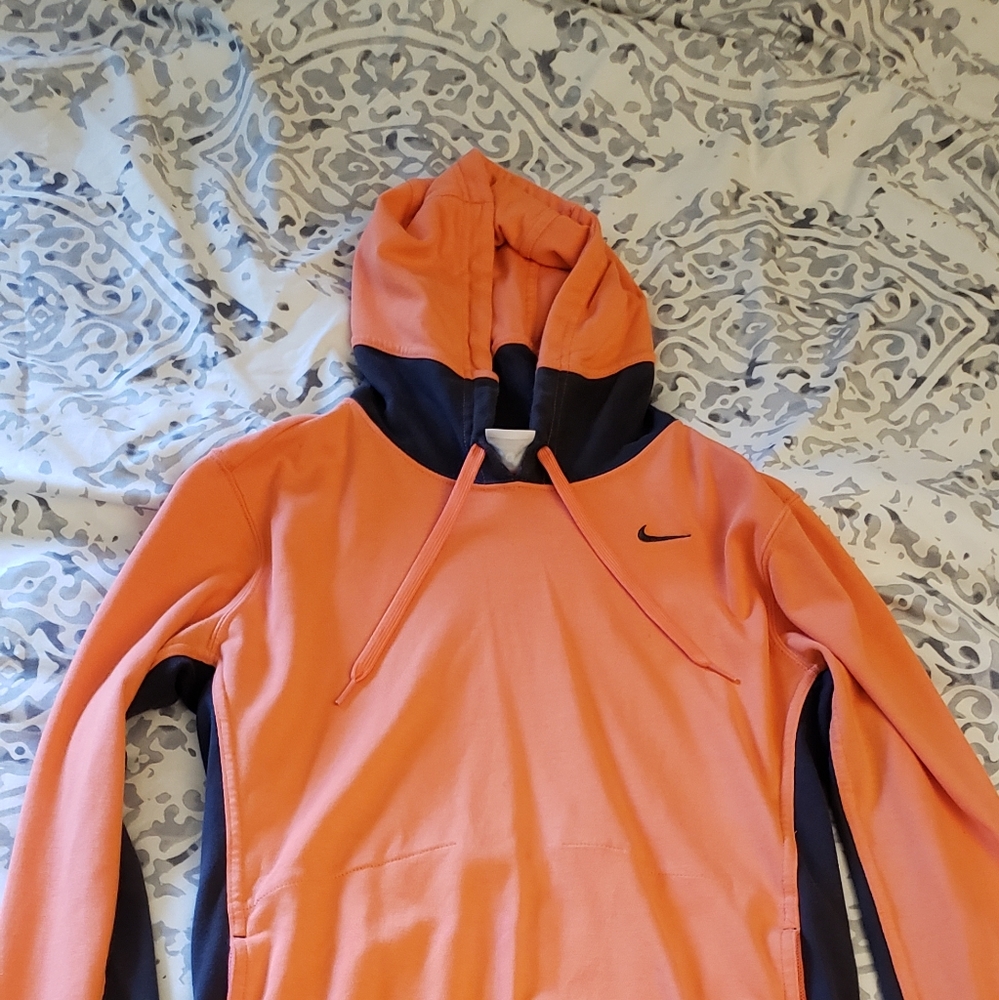 NIKE hooded pullover sweatshirt